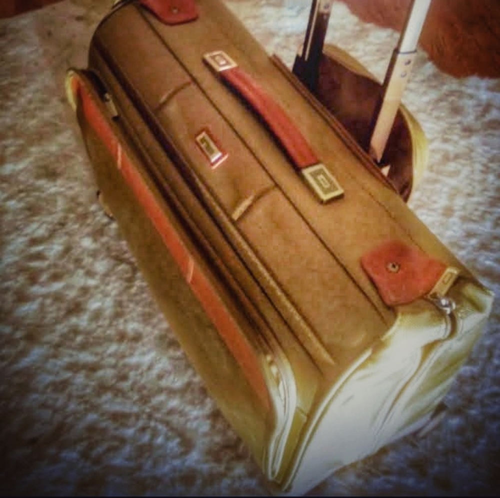 The classic iconic HEARTMANN Durable carry on spinner